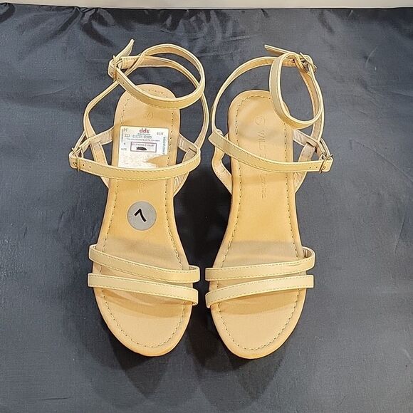 BRAND NEW WILD DIVA LOUNGS OPEN TOE BLOCK HEEL ESPADRILLE SANDAL - Picture 5 of 16